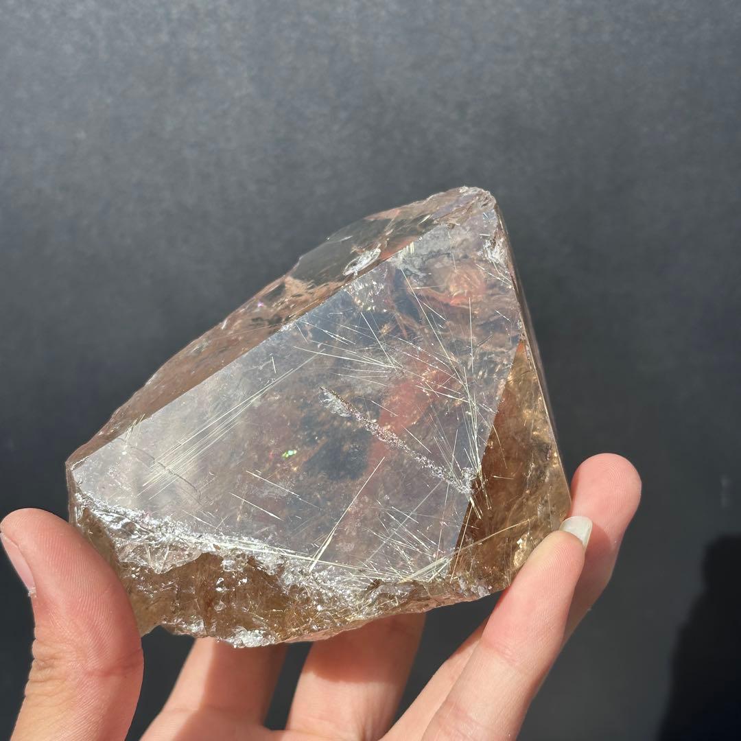 ブラジル産❣️天然石 タイチンルチルクォーツの原石　置物　鉱物G.110