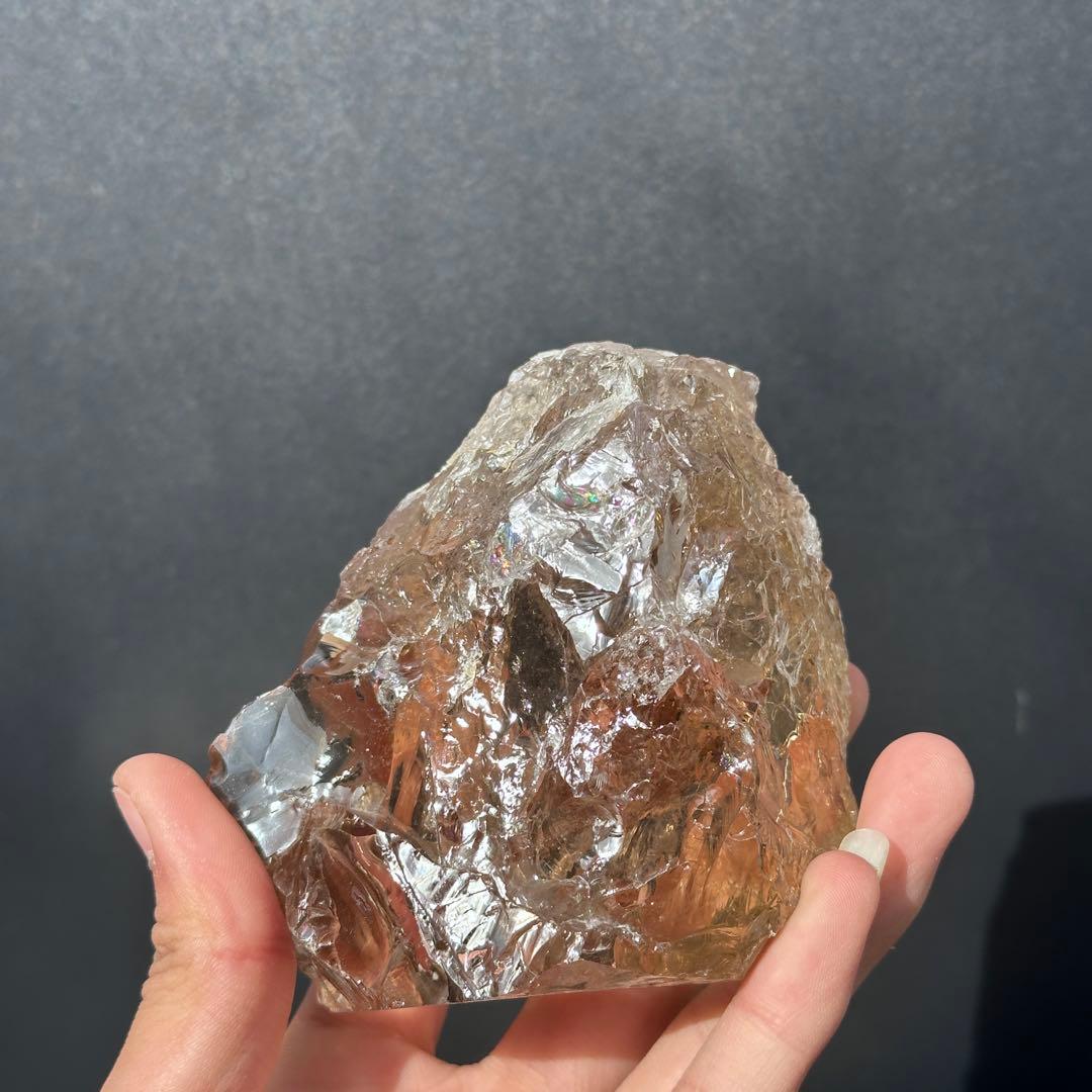 ブラジル産❣️天然石 タイチンルチルクォーツの原石　置物　鉱物G.110