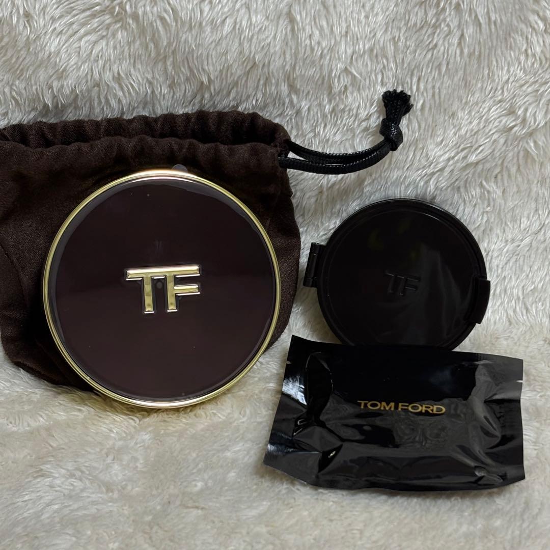 トムフォード　トレースレス　タッチ　ファンデーション　ポーセリン