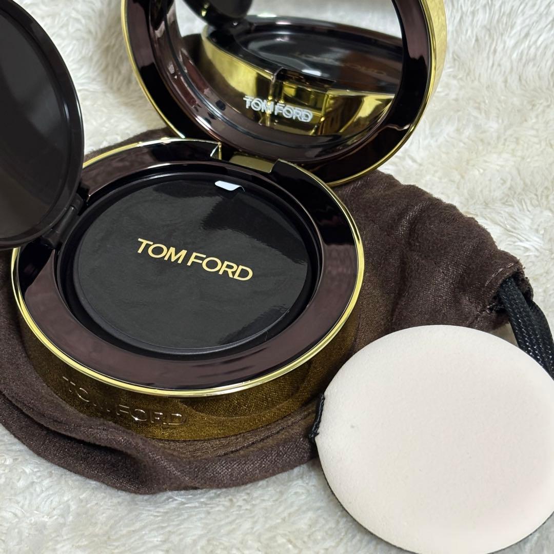 トムフォード　トレースレス　タッチ　ファンデーション　ポーセリン