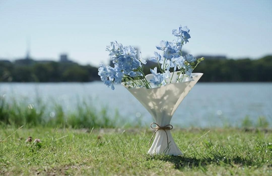【+0.2 TABANE】花束の形のフラワーベース　花瓶
