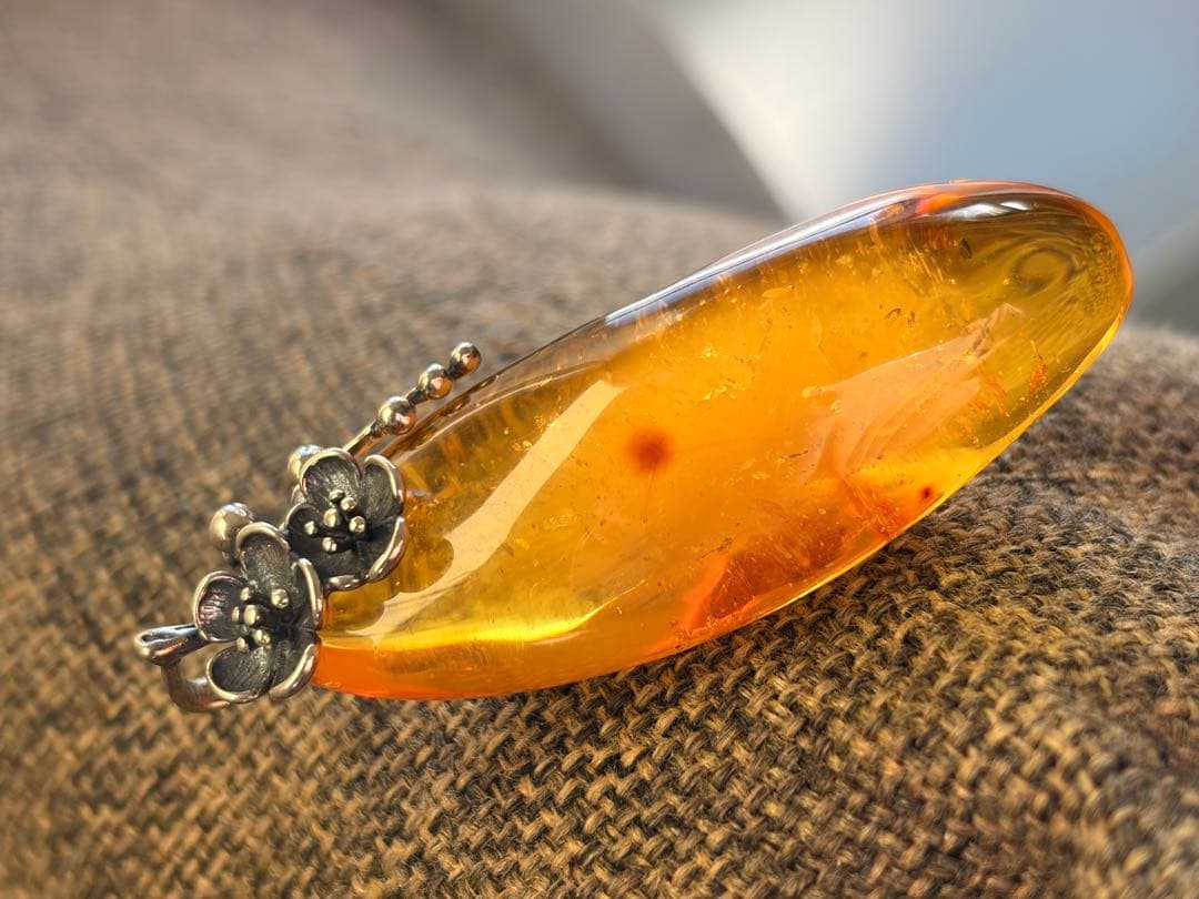 琥珀（バルト海産） ・バチカン：SV925（純銀）