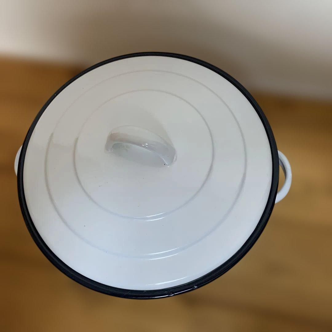 ホーロー製両手鍋 白 黒いリム　アンティーク　カントリー雑貨　インテリア