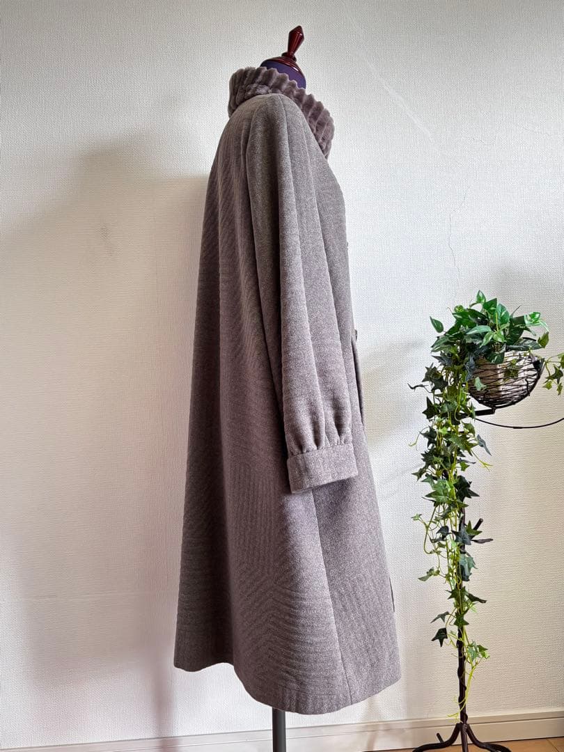 激安セール中！コート　日本製　ウール100　リアルファー襟　アンゴラ混　Aライン