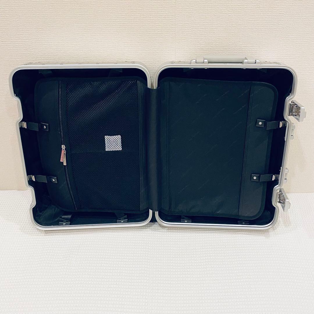 メルセデス・ベンツ　アルミ　スーツケース　キャリーケース　32L 4輪　未使用