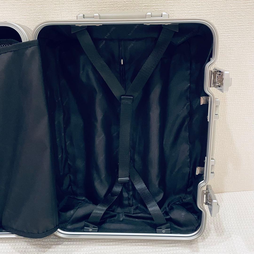 メルセデス・ベンツ　アルミ　スーツケース　キャリーケース　32L 4輪　未使用