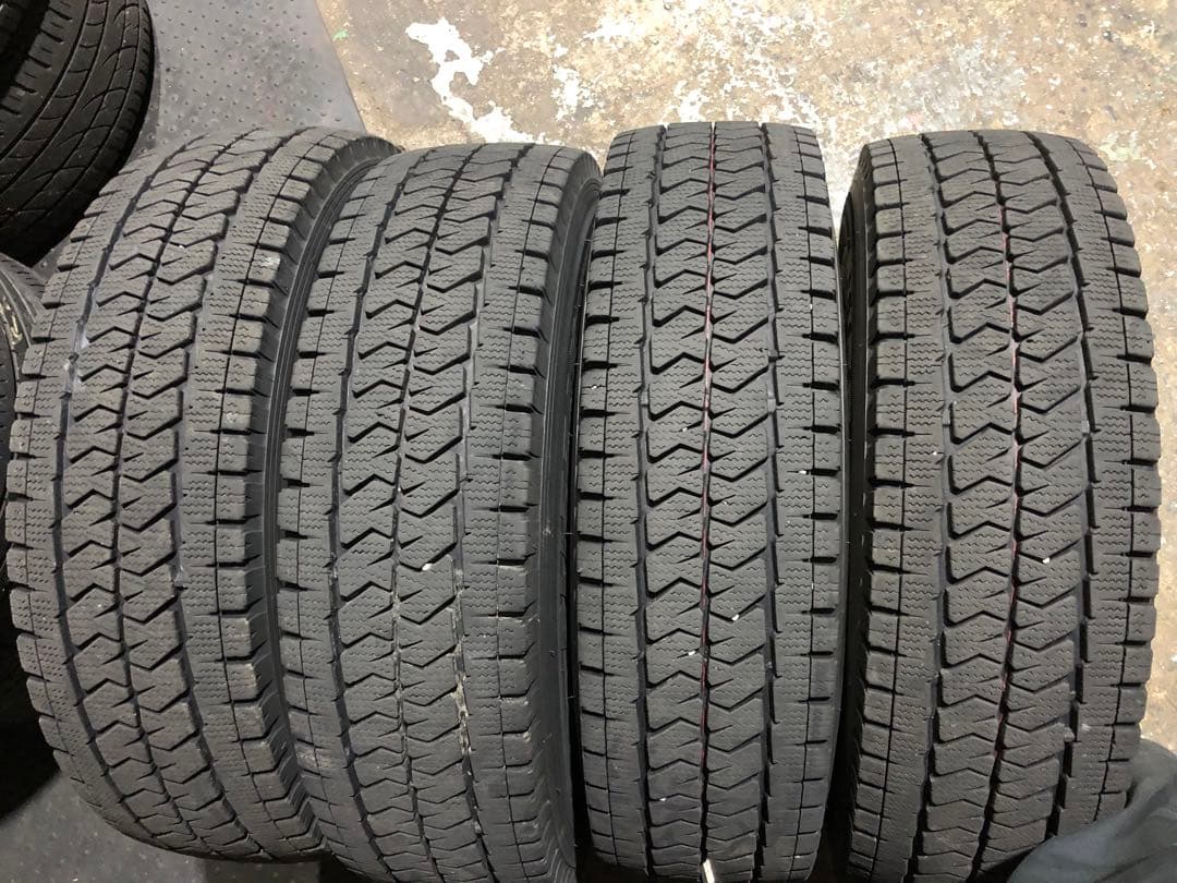 ブリヂストン　195/80R15 LT ハイエース　スタッドレスタイヤ 4本