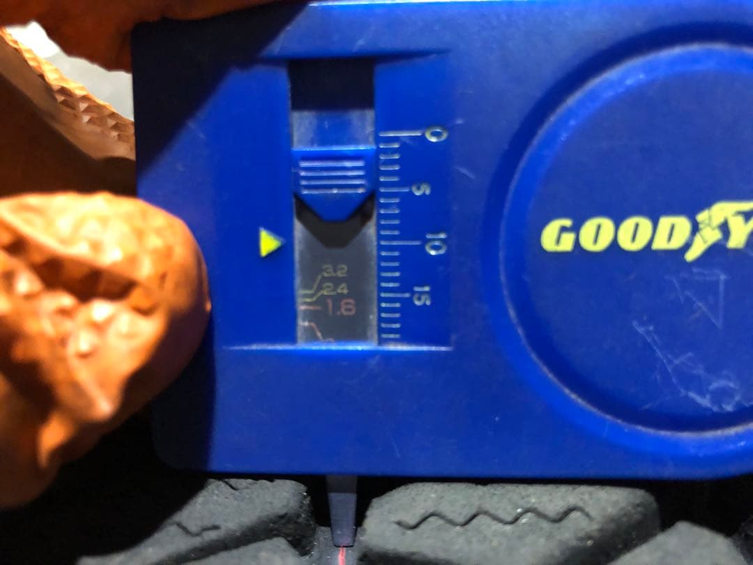 ブリヂストン　195/80R15 LT ハイエース　スタッドレスタイヤ 4本