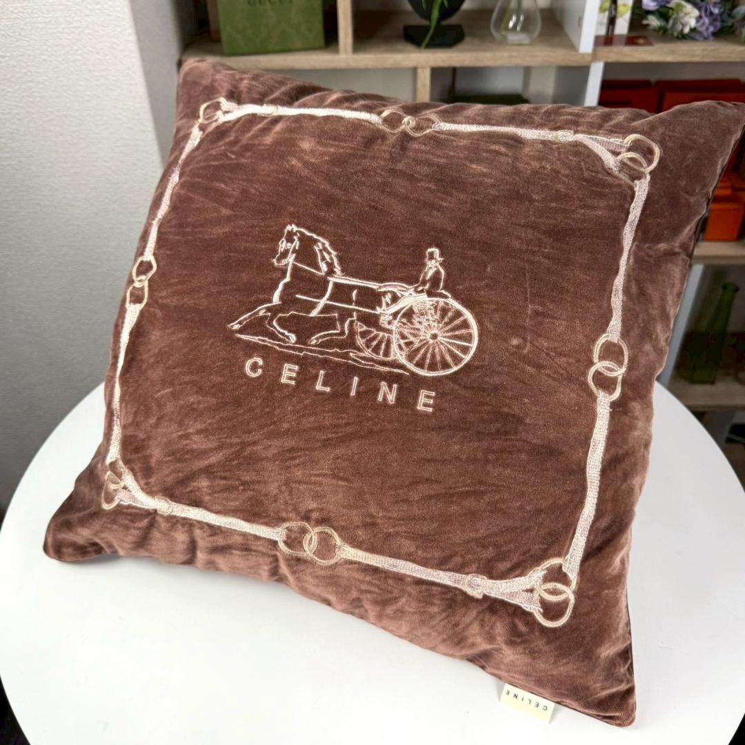 美品 CELINE クッション サルキー ベロア 刺繍