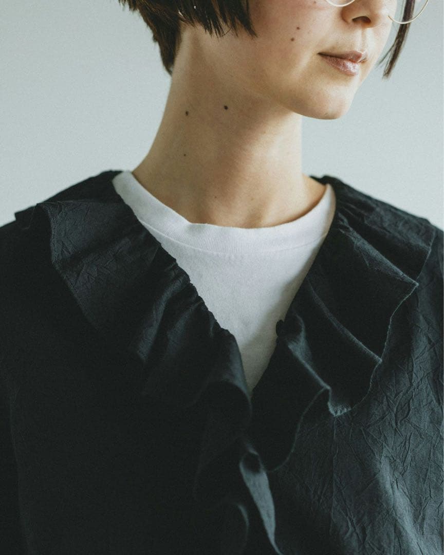 北欧、暮らしの道具店　フリルブラウス