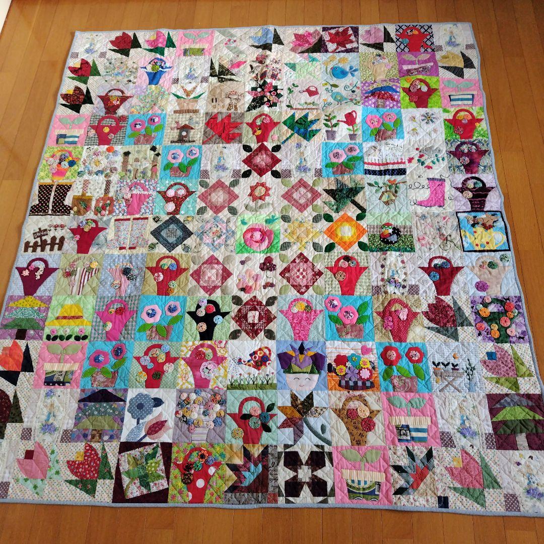 カラフルな花柄パッチワークキルト