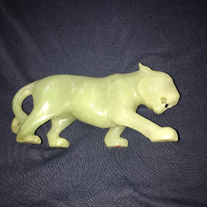 翡翠 タイガー 置物