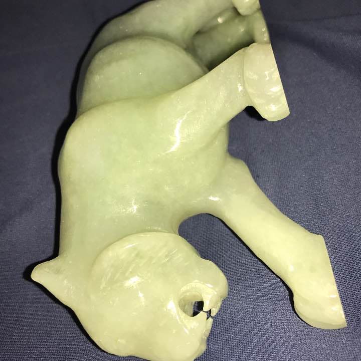 翡翠 タイガー 置物