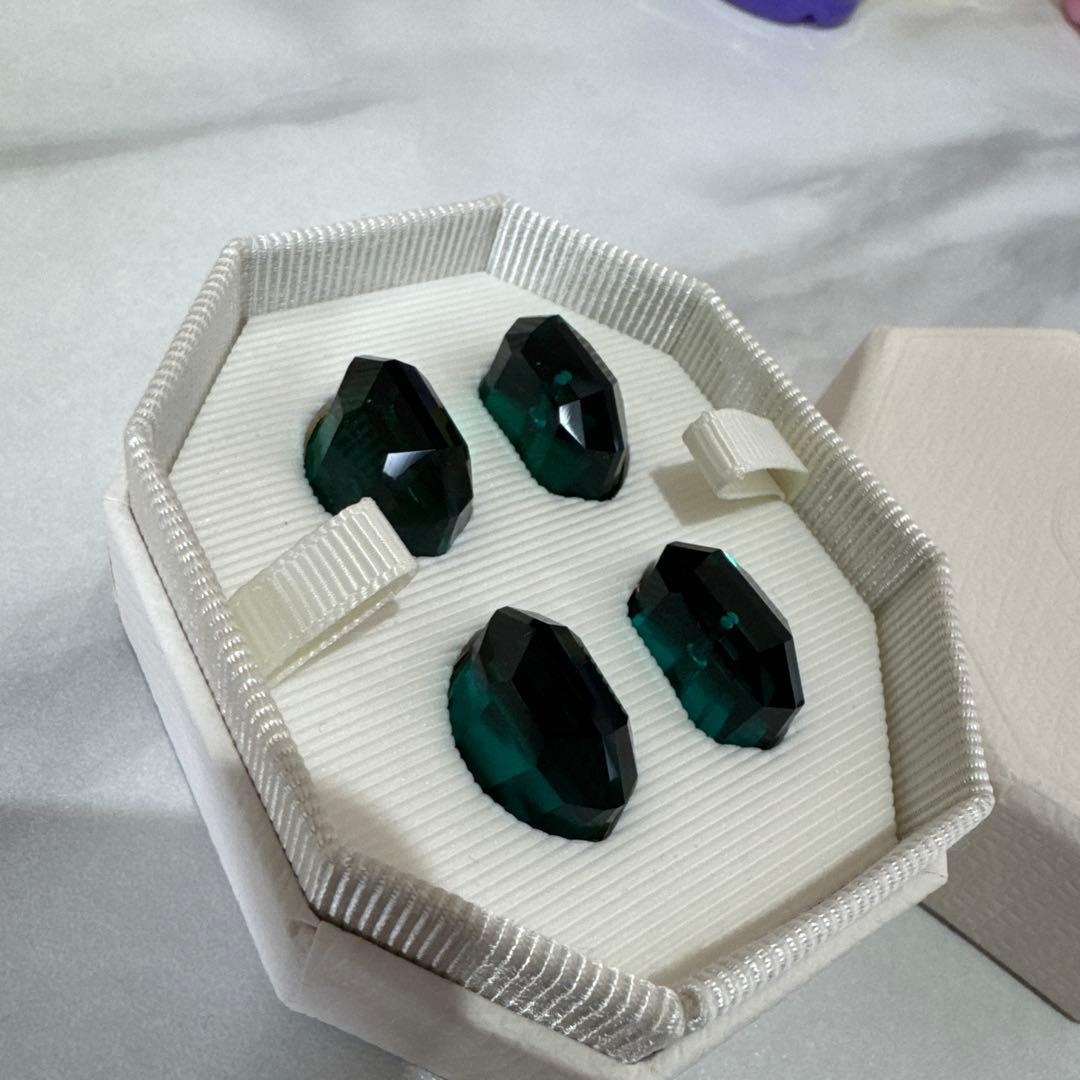 スワロフスキー　ドロップピアゴ　エメラルド