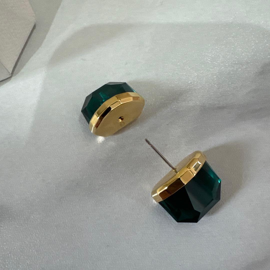 スワロフスキー　ドロップピアゴ　エメラルド