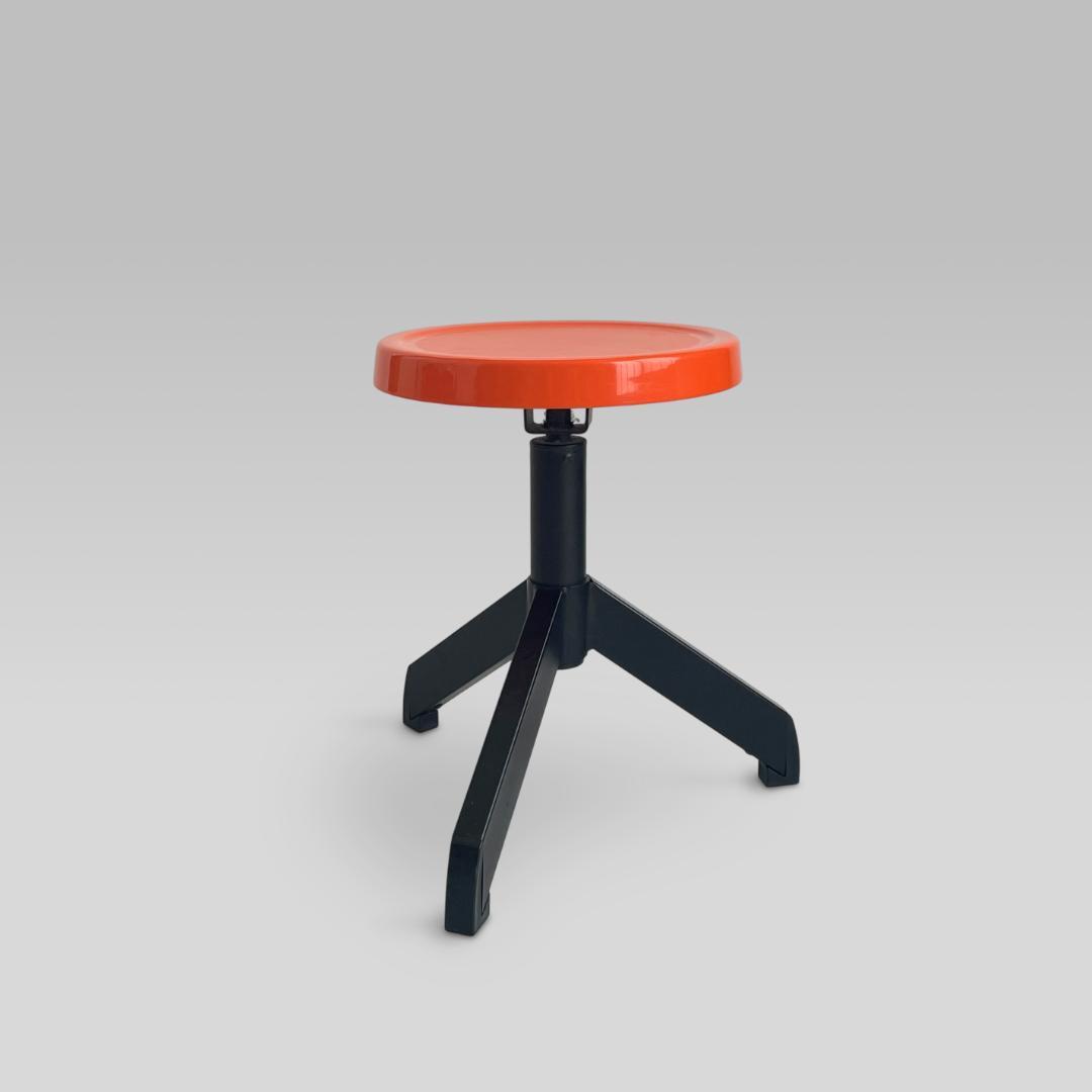 【パブリックデザイン】ポストモダン ラボラトリー スツール 公共 学校椅子