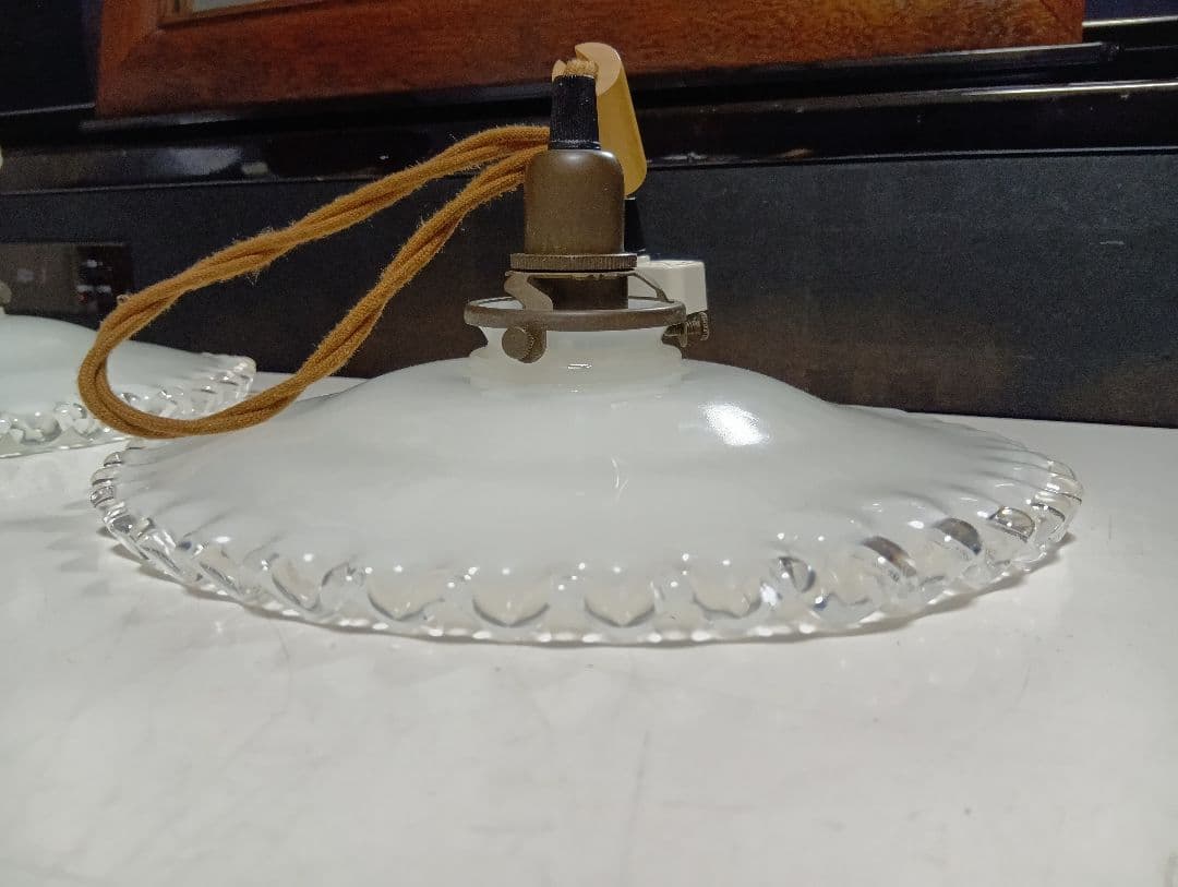 クラシック　フリルドレープ　乳白硝子　真鍮ベース　ペンダント　ランプ