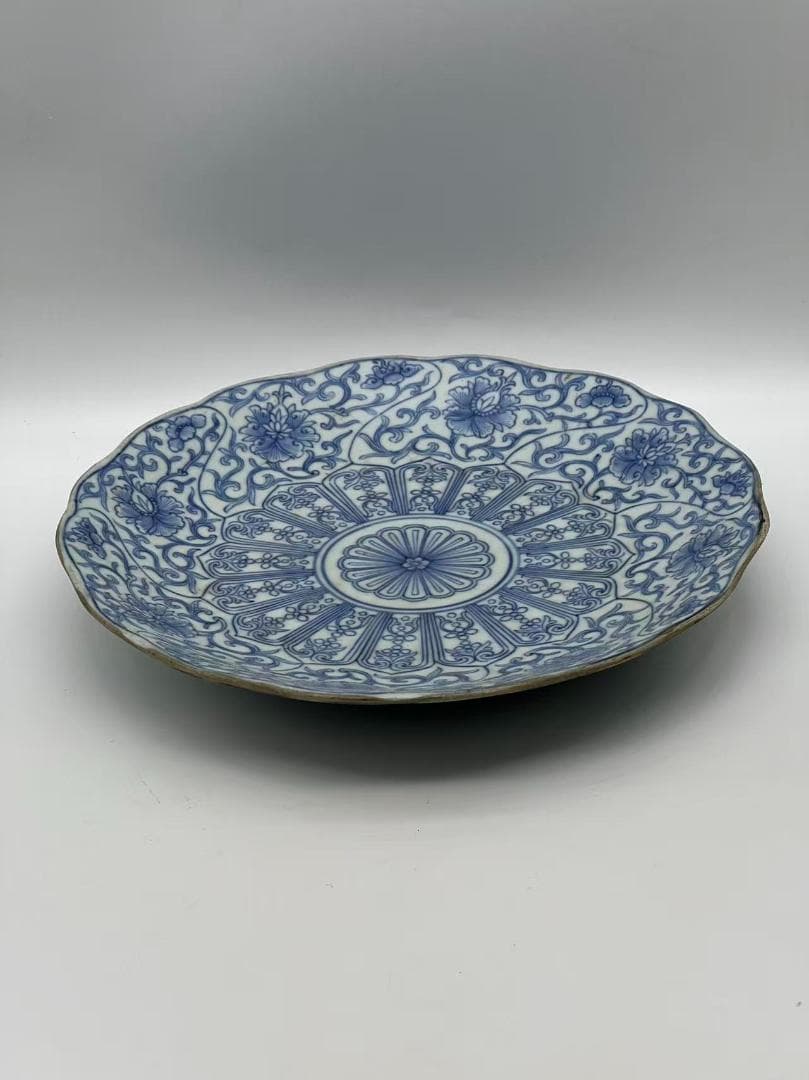 清乾隆時代 【大清乾隆年製】在銘 染付 青花蓮花文盤 官窯瓷器 (A-101)