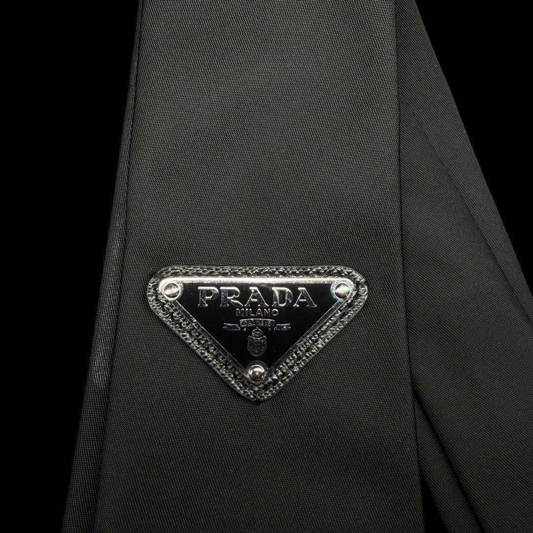 PRADAプラダ 三角ロゴプレート ギャバジンネクタイ