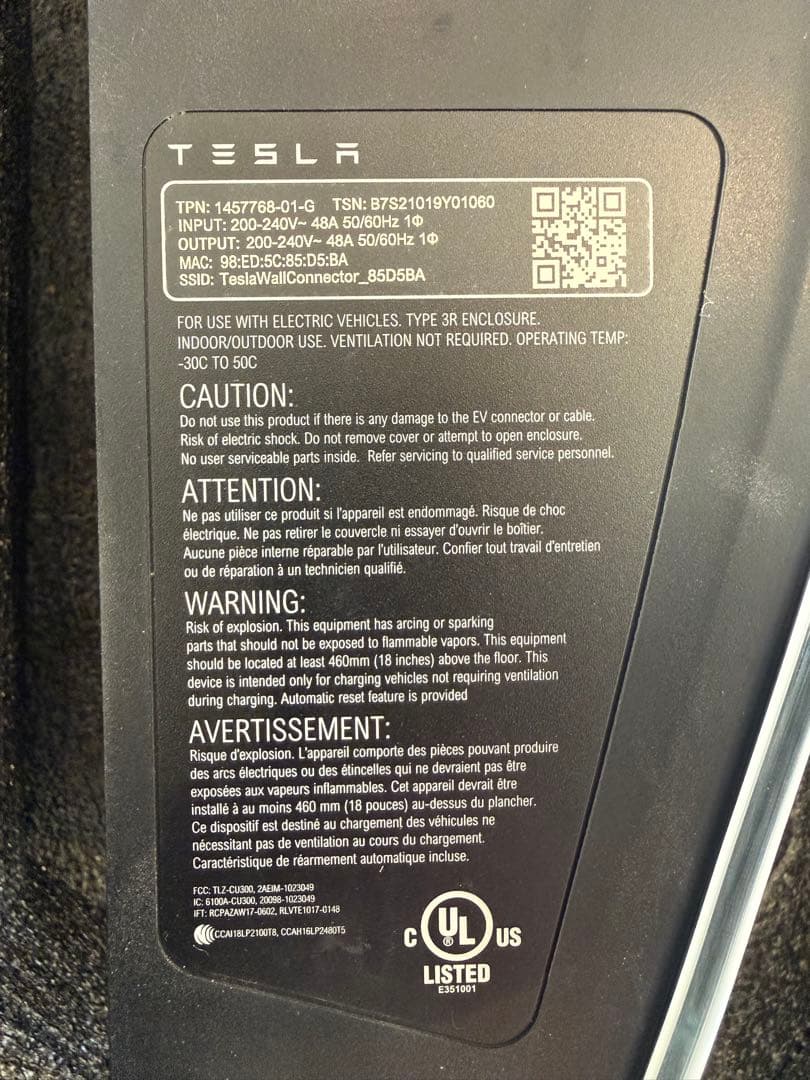 Tesla テスラ　ウォールコネクター