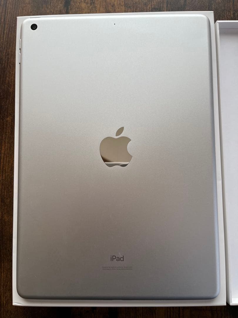 iPad 第8世代シルバー 本体 充電器付き