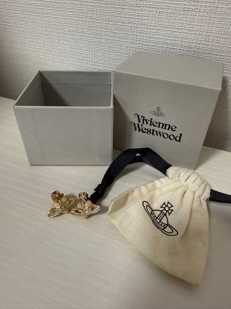 Vivienne Westwood ビビアンウエストウッド　ピアス