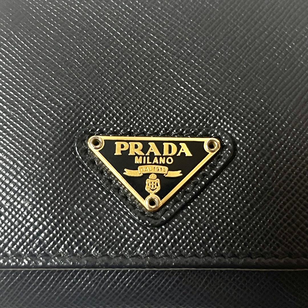 【極美品】PRADA プラダ　小銭入れ　ケース　黒　ゴールド　正規品