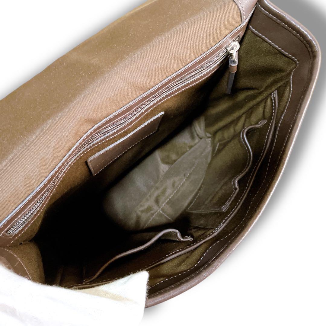 コーチ 良品 オプアート 斜め掛け可 PVC メッセンジャーバッグ ベージュ