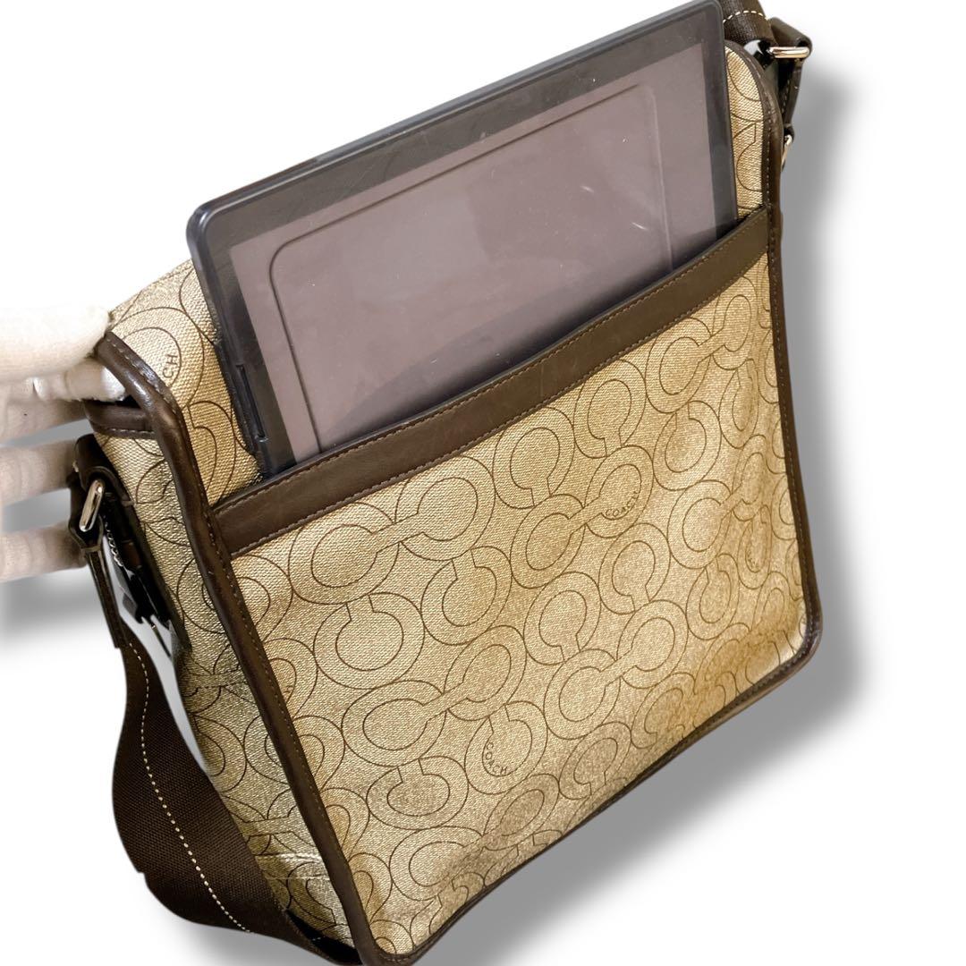 コーチ 良品 オプアート 斜め掛け可 PVC メッセンジャーバッグ ベージュ