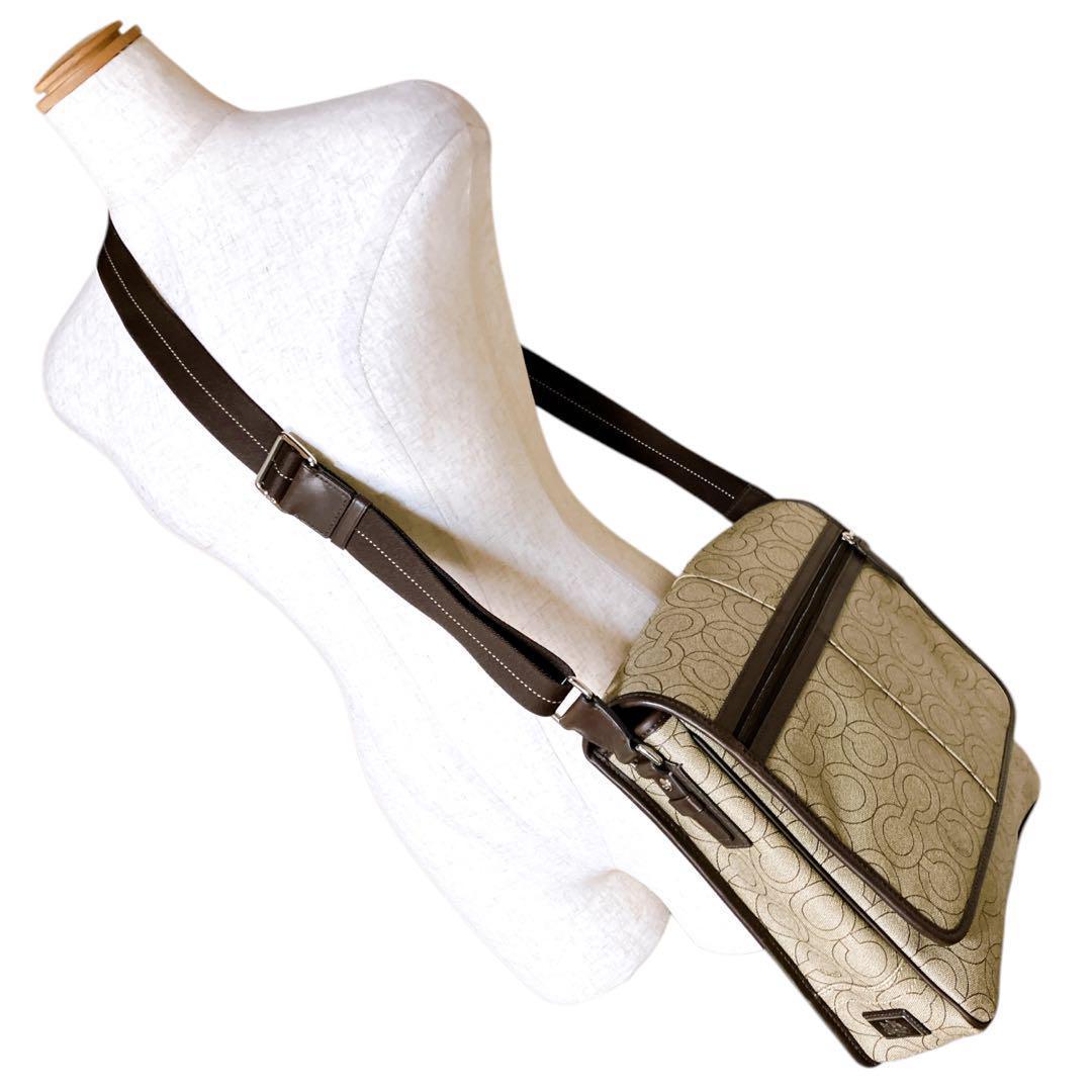 コーチ 良品 オプアート 斜め掛け可 PVC メッセンジャーバッグ ベージュ