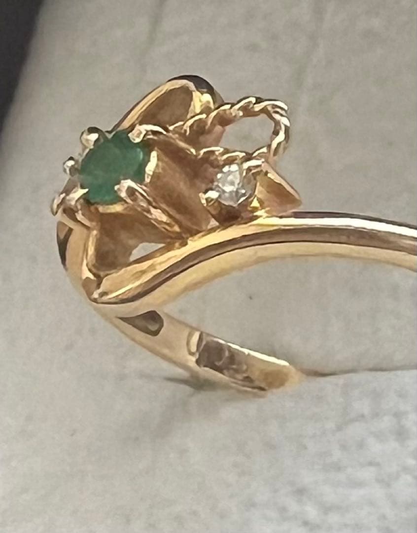 エメラルドとダイヤの18金リング11号（保証書付き）