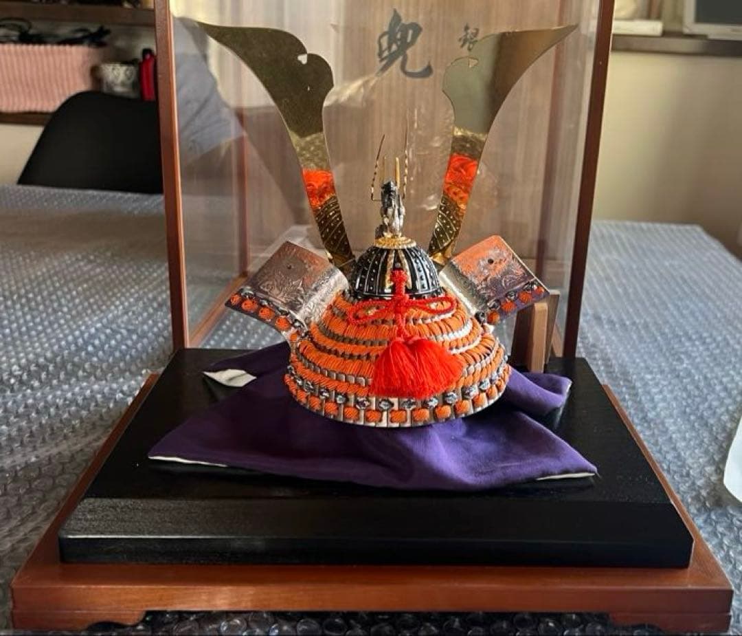 純銀 兜 (剣付) 銀細工 関工芸 武比古 ケース飾り