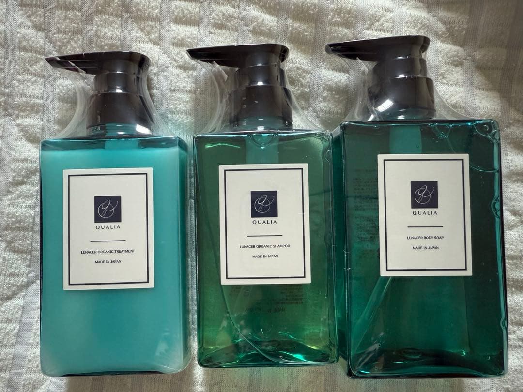 QUALIA オーガニックシャンプー　オーガニックトリートメント　ボディソープ