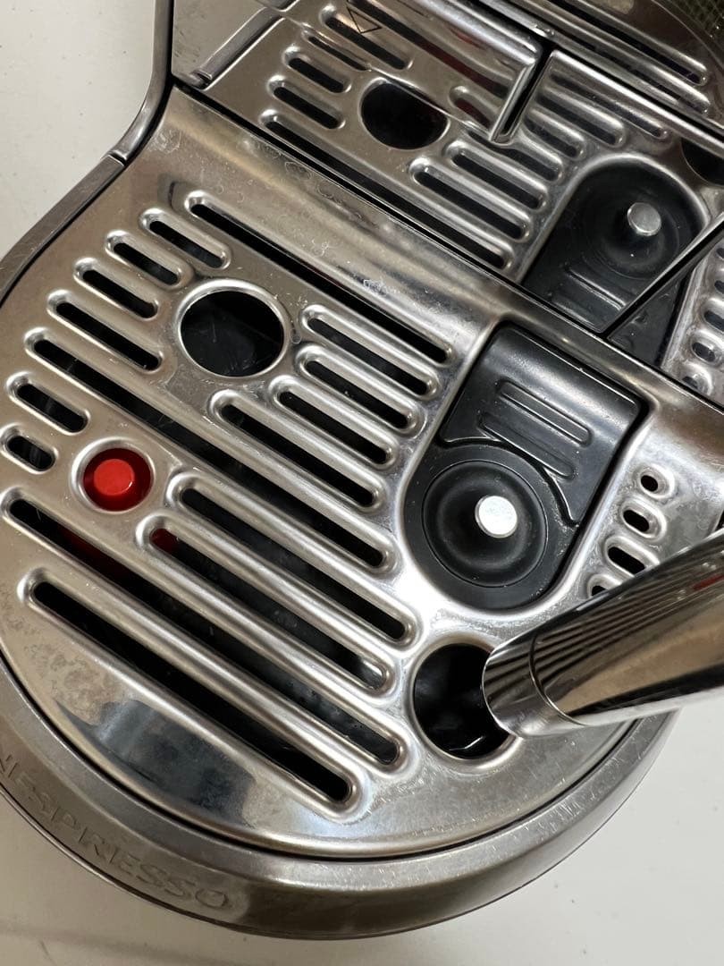 メーカー再販なし　Nespresso エスプレッソマシン シルバー