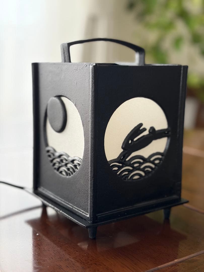 【新品】置き行燈　 波にうさぎ 紙箱入 電装付 鋳鉄製 高岡銅器