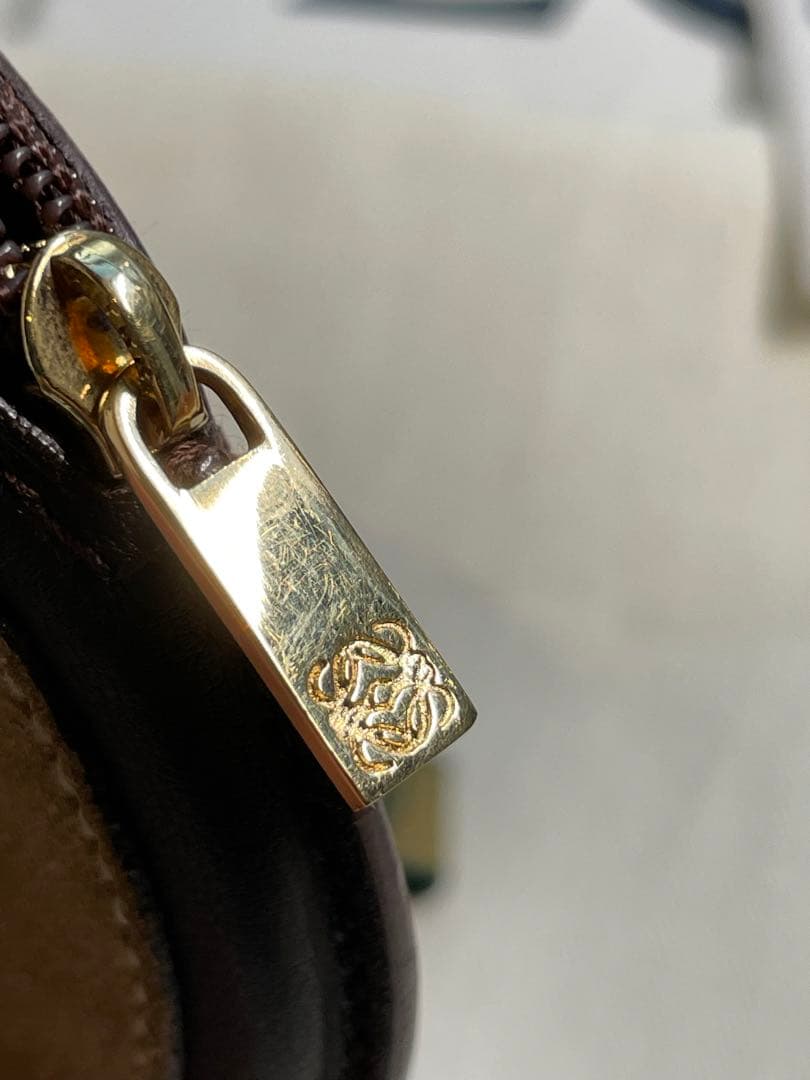 【新品未使用】LOEWE アナグラム　ラウンド型ケース