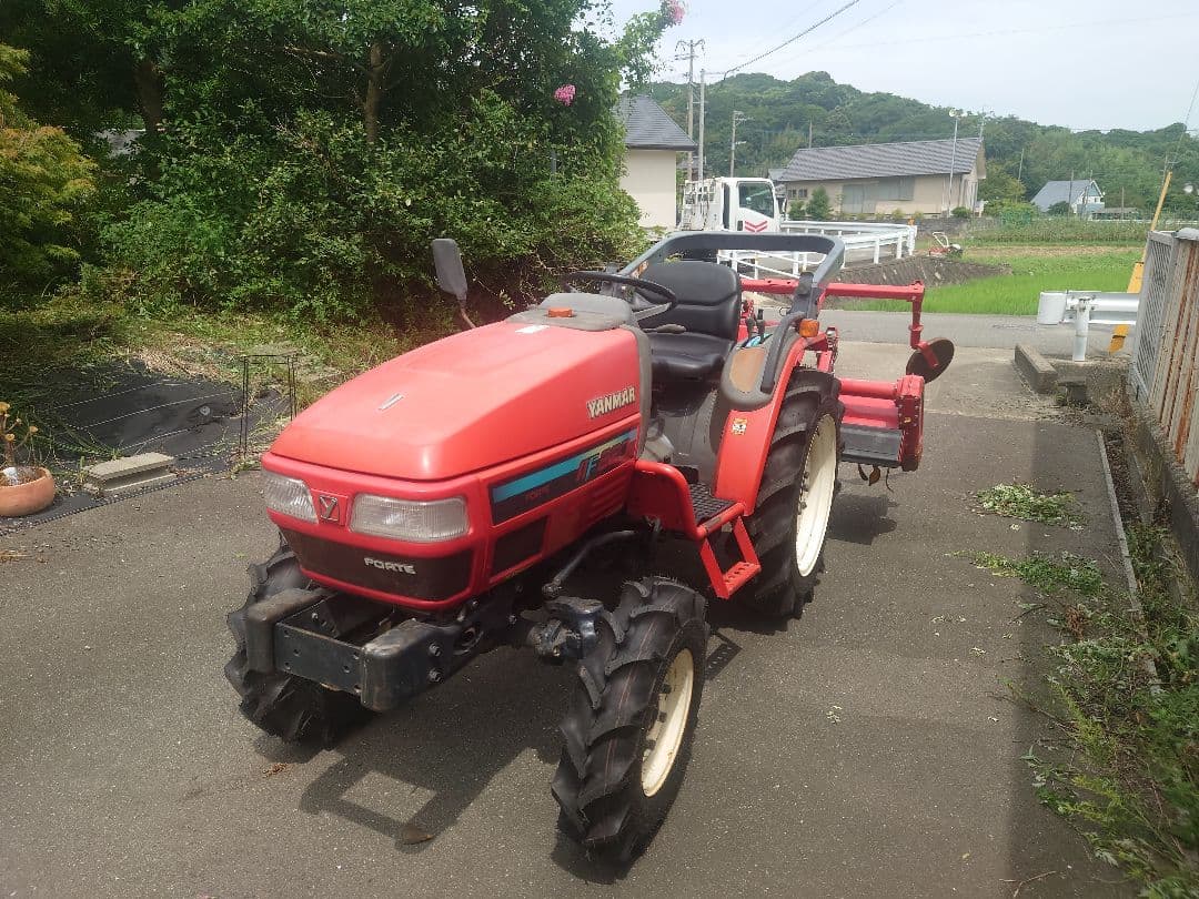 Yanmar F220 トラクター 赤