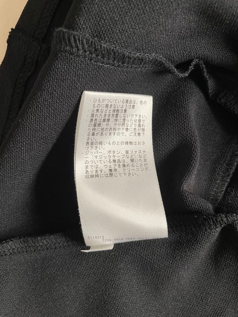 【美品】LANVIN SPORT ベージュと黒のポロシャツ ペプラムシャツ