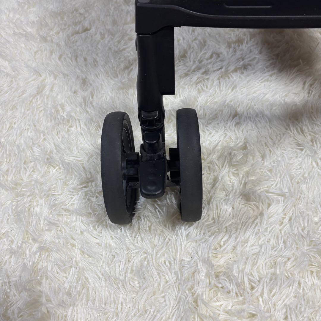 【極美品】　Aprica 　ラクーナ ソファークッション　オート4輪　両対面式