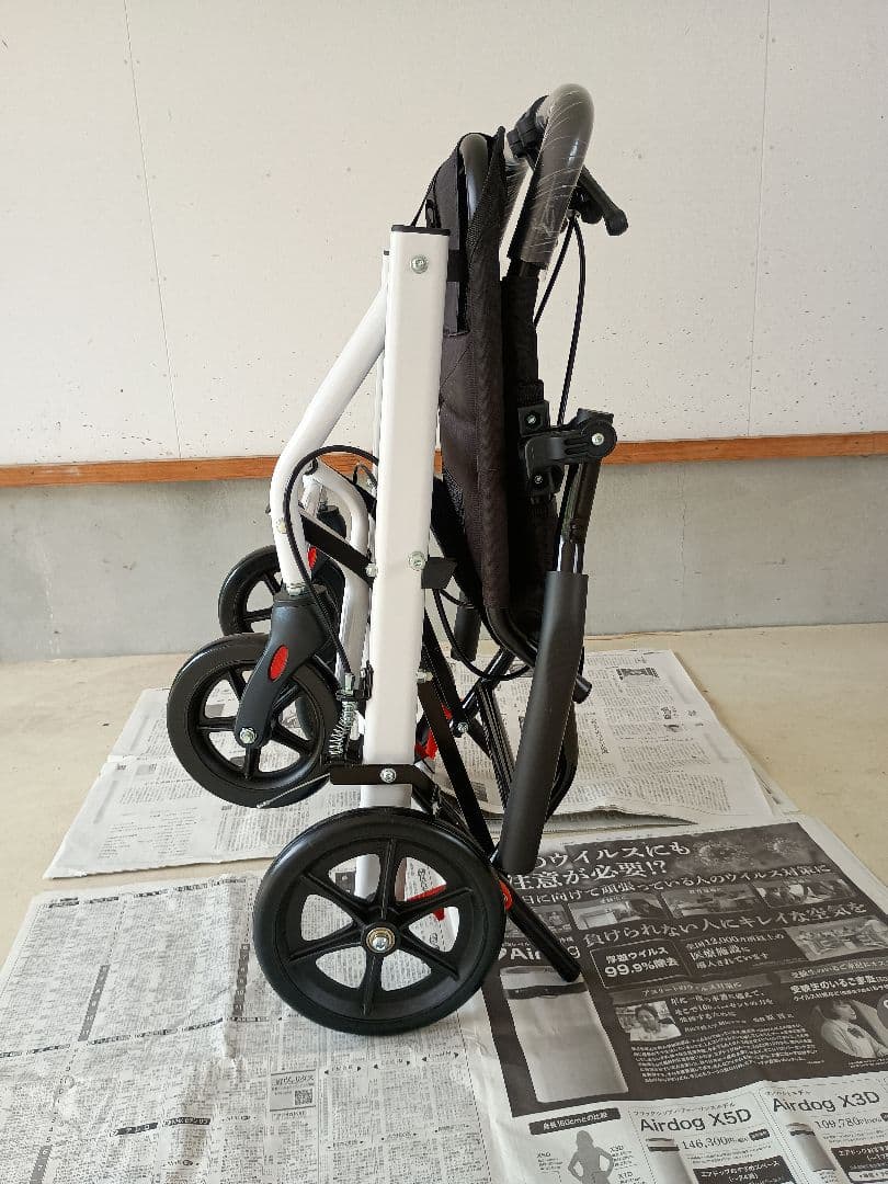 介助式車椅子　折りたたみタイプ