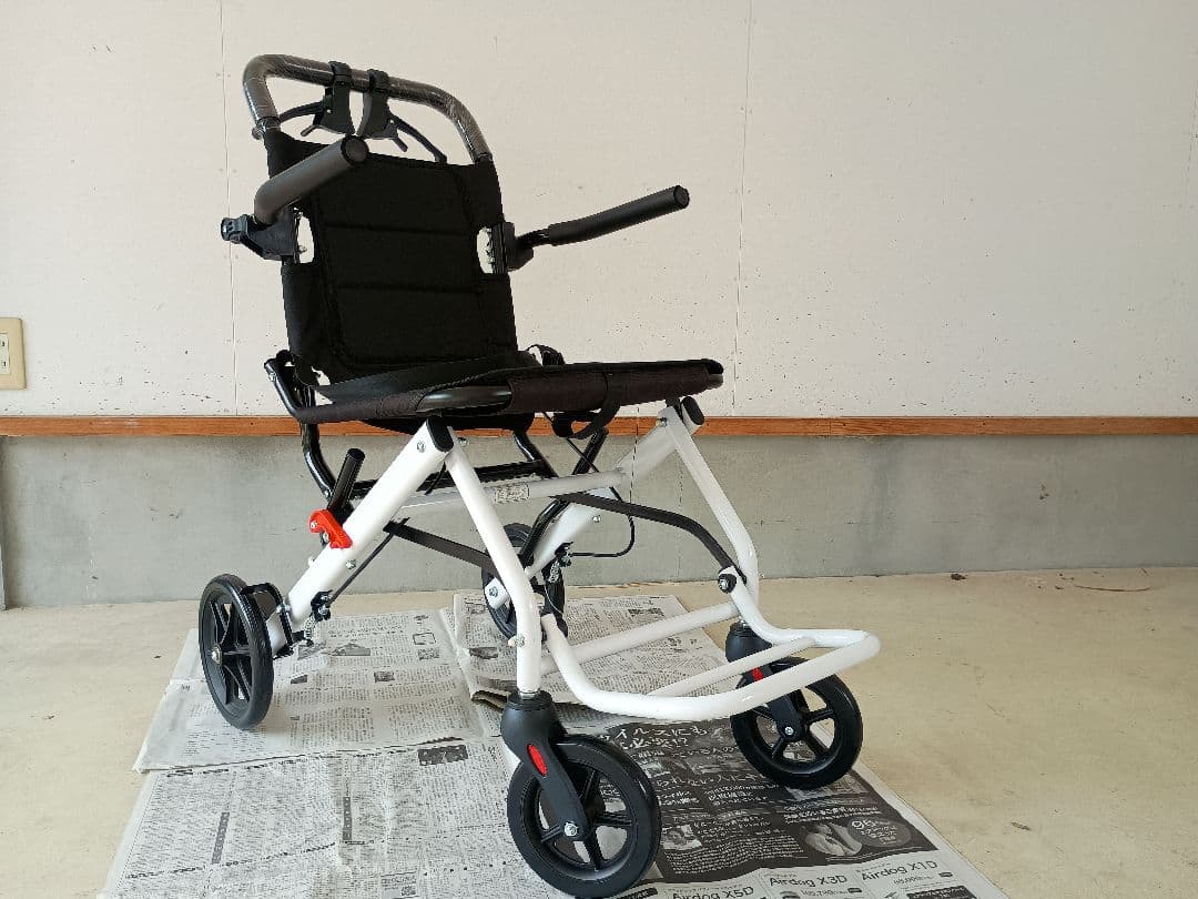 介助式車椅子　折りたたみタイプ
