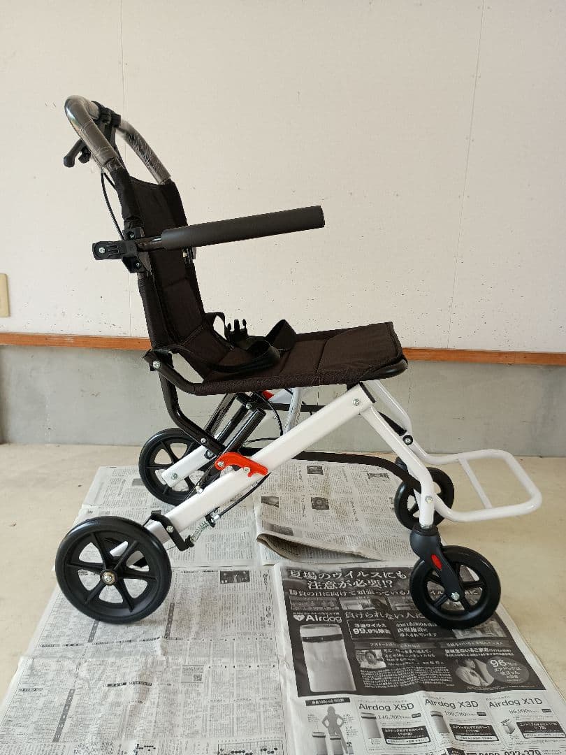 介助式車椅子　折りたたみタイプ