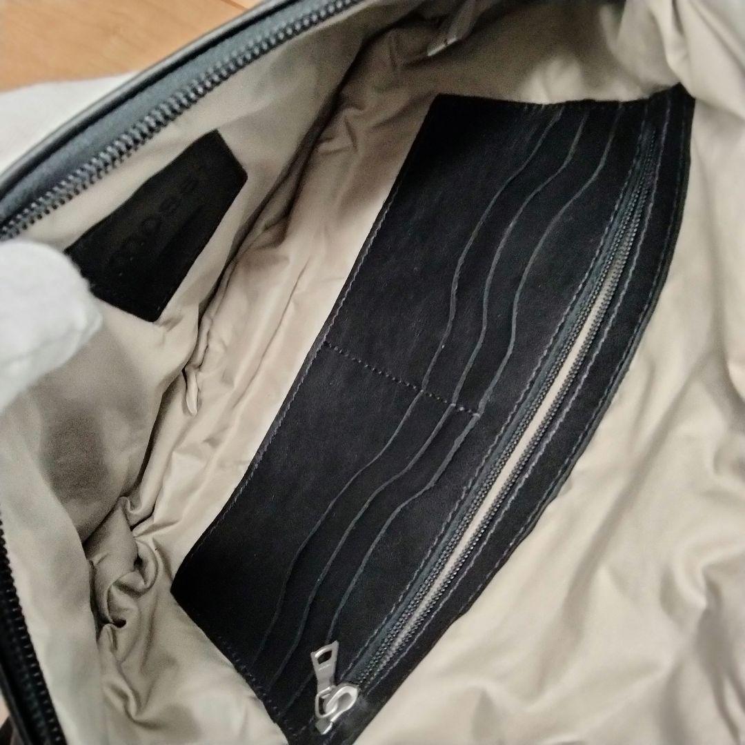 希少 m0851 ボディバッグ ショルダーバッグ ロゴ刻印 レザー ブラック