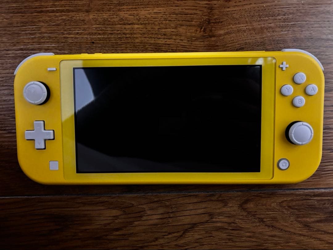 ニンテンドースイッチ　ライト　イエロー　nintendo switch