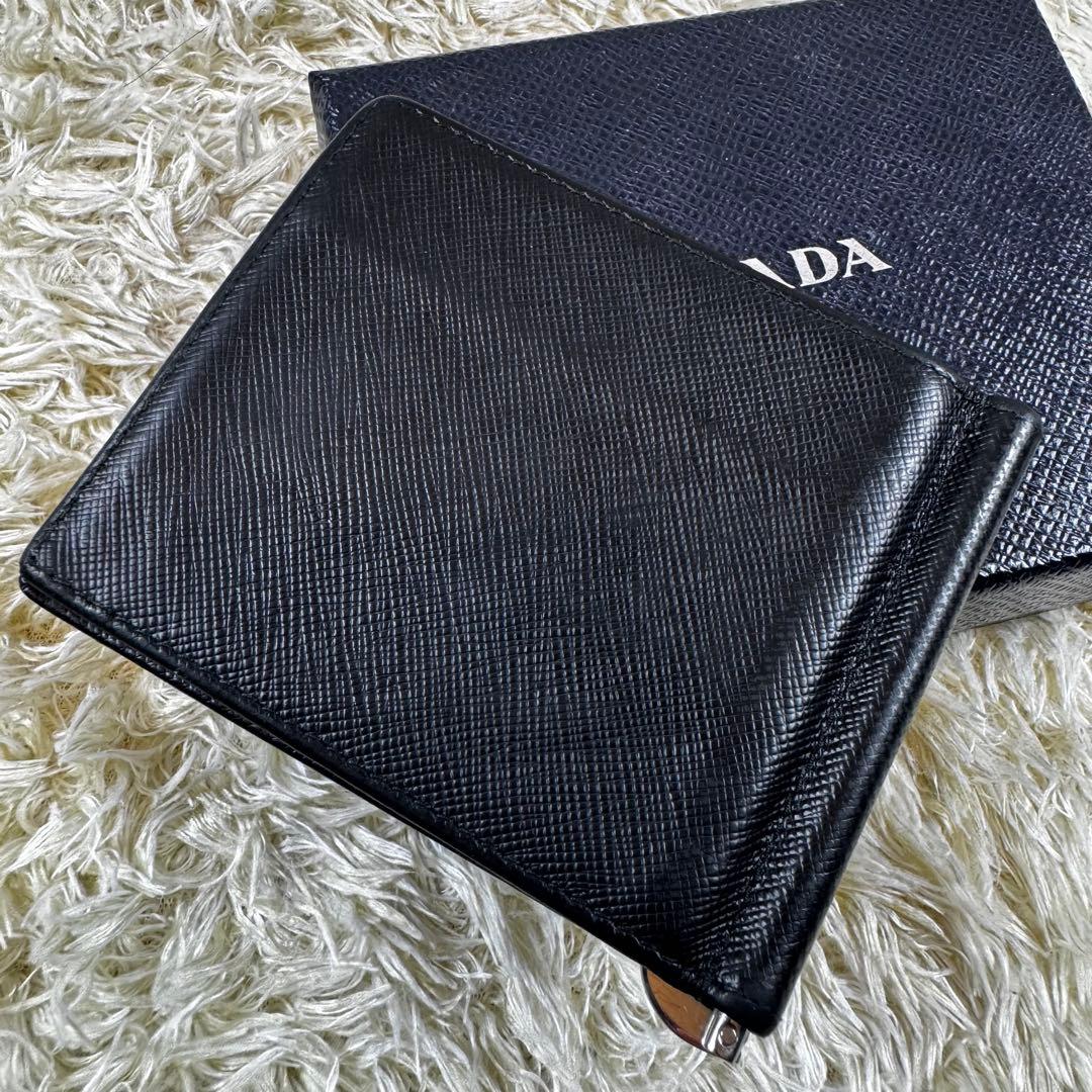 大人気✨プラダ　マネークリップ　三角ロゴ　サフィアーノ　黒　ギャラ付き　付属品付