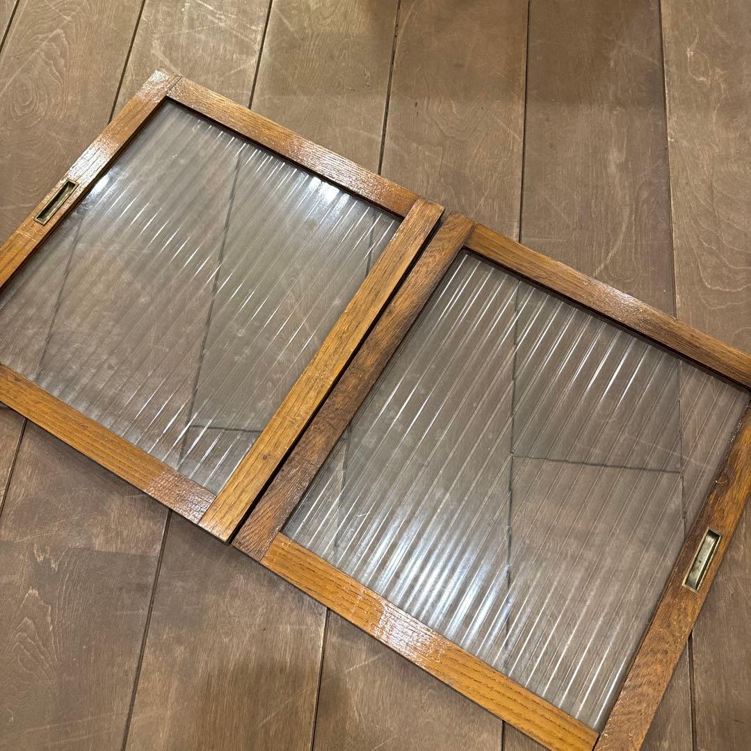 【ぴよ】 引き戸棚 キャビネット モールガラス　レトロ