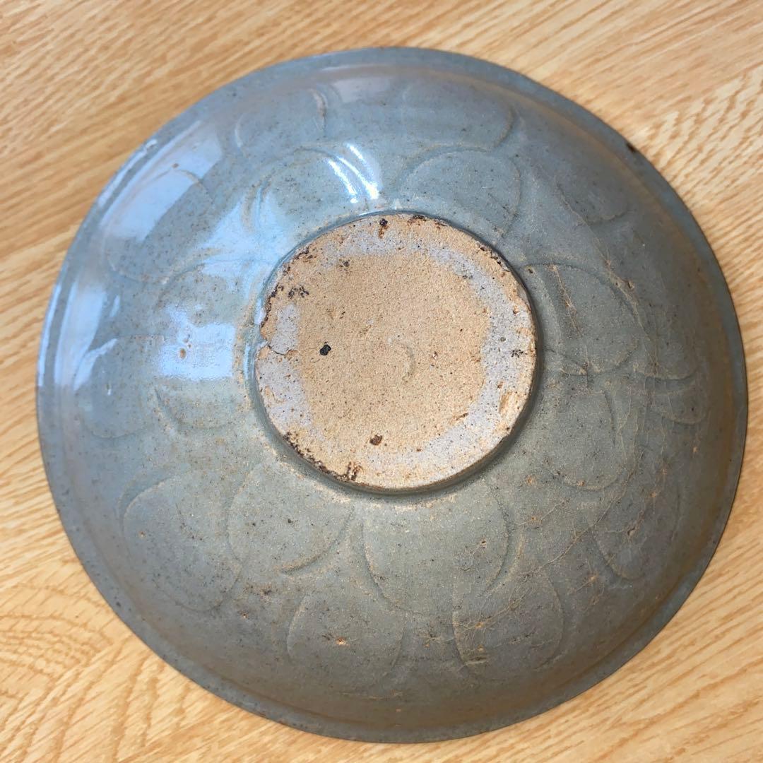 青磁影青茶碗　蓮弁紋　草紋　宋時代