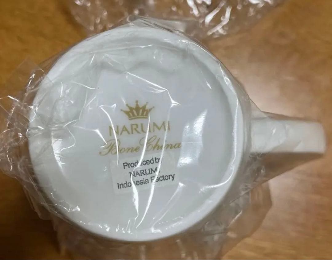 新品NARUMIBoneChina ミラノビアンカペアマグカップ２セット大皿2枚