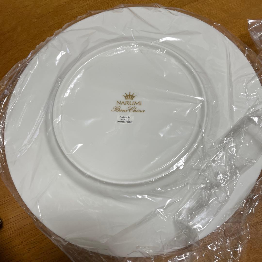 新品NARUMIBoneChina ミラノビアンカペアマグカップ２セット大皿2枚