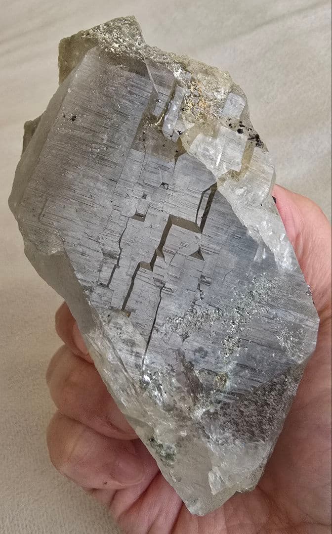 マニハール産　水晶クラスター(ルチル・クローライト・アテナース)レインボーあり